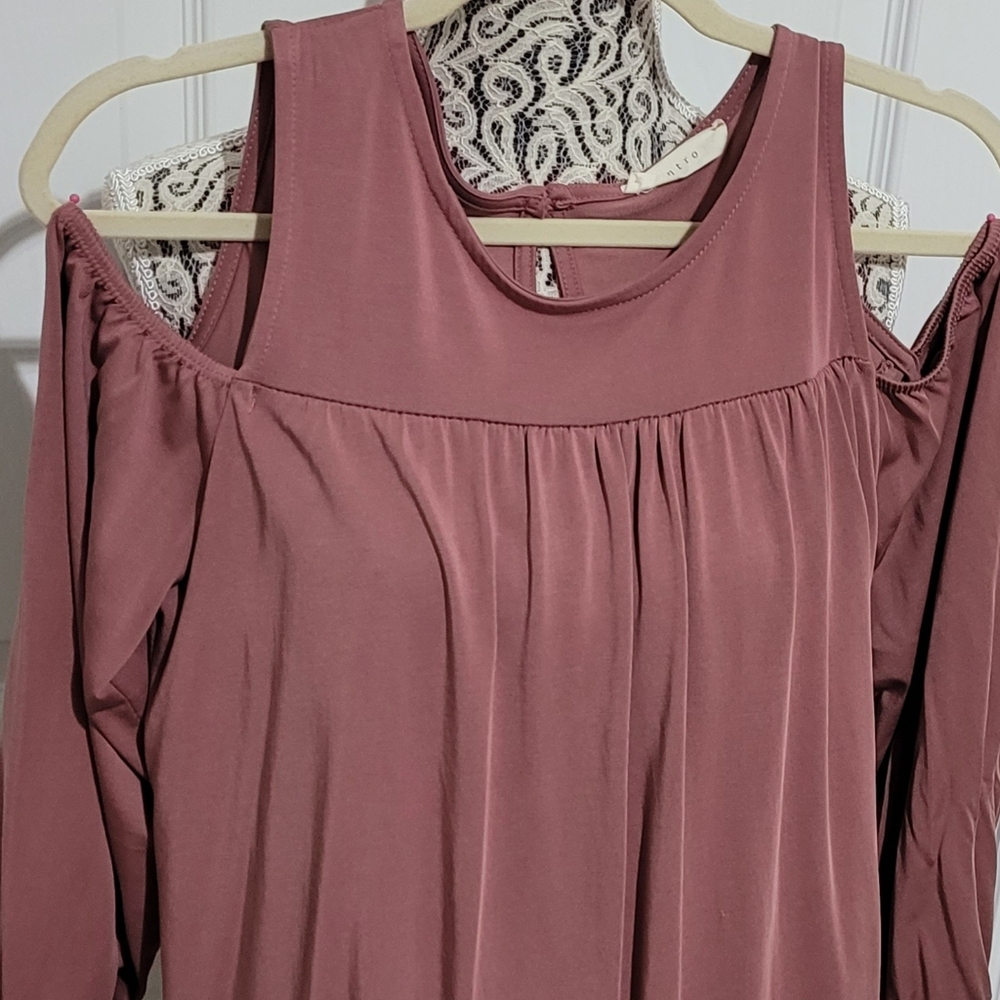 Entro -cold shoulder mauve blouse